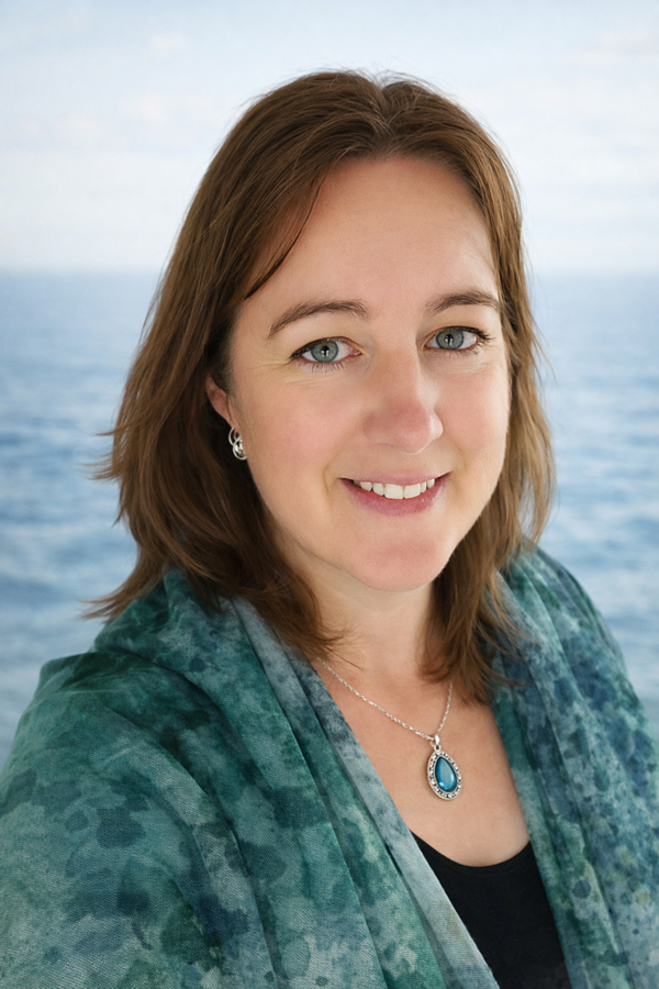 Sharon Burnett headshot, founder of Animal Communication for Healing